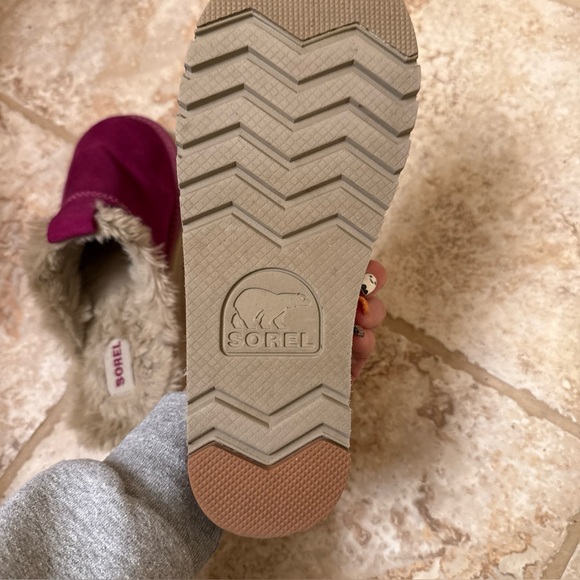 Sorel Women's plum purple Fur-Lined slip on shoes slippers size 8 - Picture 4 of 5